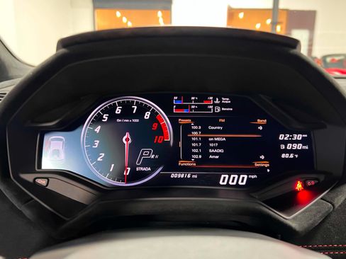 Used 2018 Lamborghini Huracan Performante AWD/4WD image 11
