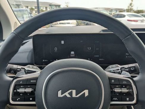 Used 2025 Kia Carnival SX FWD image 30