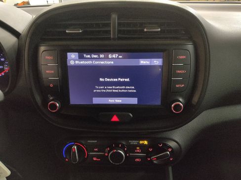 Used 2022 Kia Soul LX image 25