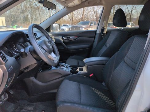 Used 2018 Nissan Rogue SV image 12