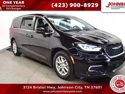 Used 2024 Chrysler Pacifica Touring-L