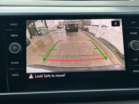 Certified 2022 Volkswagen Taos SE image 19