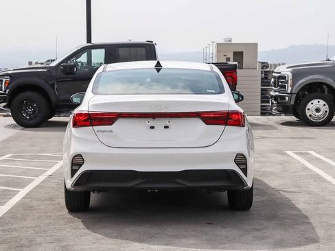 Used 2024 Kia Forte LXS w/ LXS Technology Package FWD image 5
