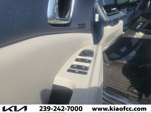 New 2026 Kia Carnival EX FWD image 24