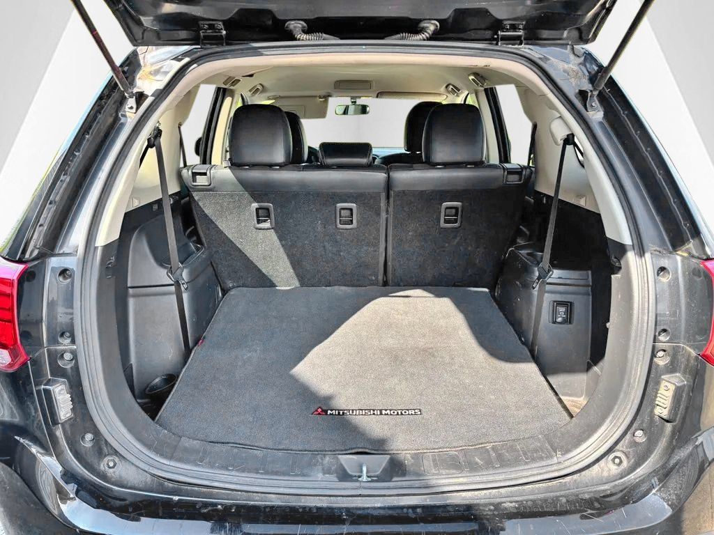 Used 2019 Mitsubishi Outlander FWD image 28