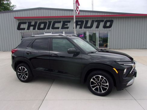 Used 2024 Chevrolet TrailBlazer LT w/ Driver Confidence Package FWD image 2