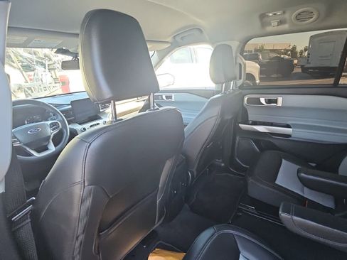Used 2022 Ford Explorer XLT w/ Equipment Group 202A image 12