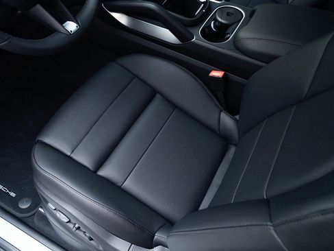 New 2026 Porsche Cayenne image 16