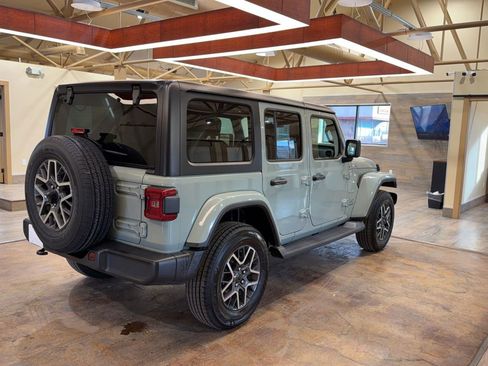 Used 2024 Jeep Wrangler Unlimited Sahara image 4