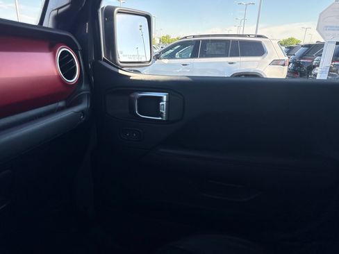 Used 2022 Jeep Gladiator Rubicon w/ LED Lighting Group AWD/4WD image 23