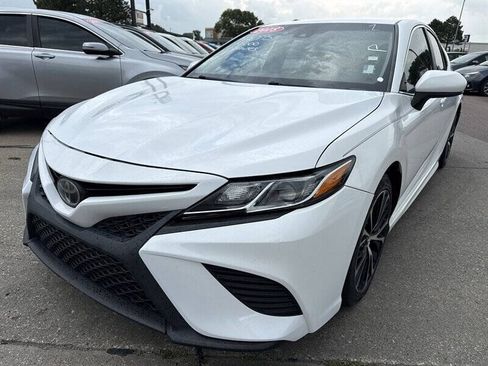 Used 2018 Toyota Camry SE FWD image 1