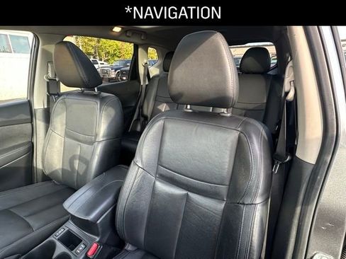 Used 2018 Nissan Rogue SL w/ Premium Package image 2