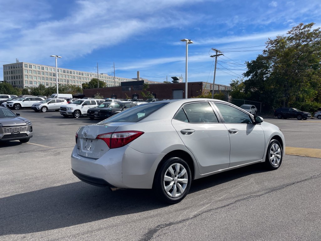 Used 2015 Toyota Corolla LE FWD image 5