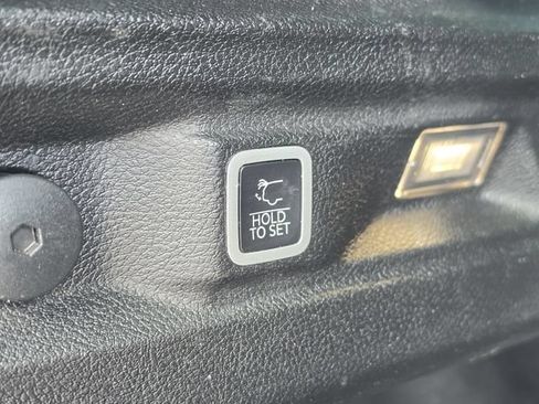 Used 2021 Jeep Grand Cherokee L Laredo RWD image 13