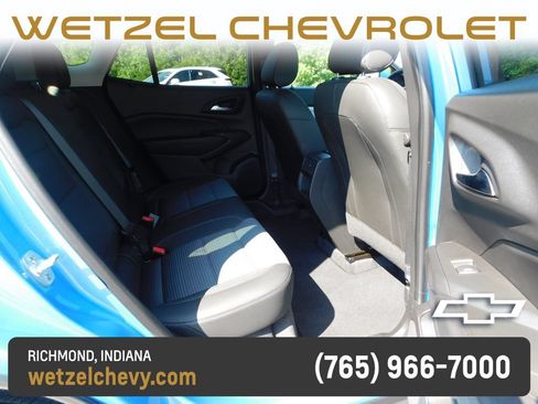 Used 2025 Chevrolet Trax LT FWD image 19