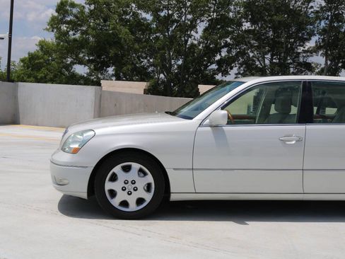Used 2001 Lexus LS 430 RWD image 21