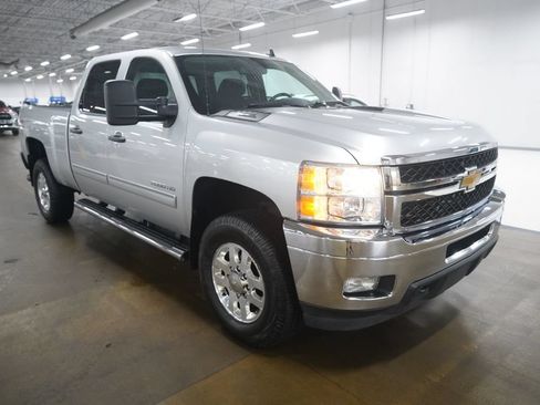 Used 2013 Chevrolet Silverado 2500 LT w/ Interior Plus Package AWD/4WD image 8