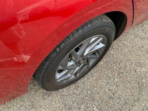 Used 2024 Hyundai Elantra SEL FWD image 5