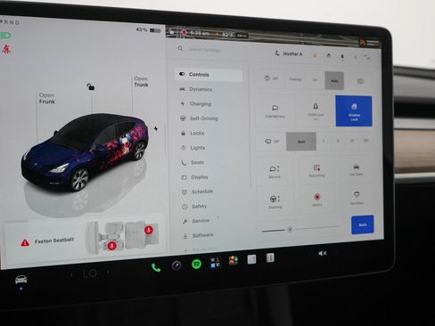 Used 2023 Tesla Model Y Long Range AWD/4WD image 24