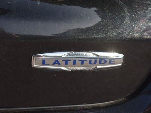 Used 2024 Jeep Compass Latitude AWD/4WD image 18