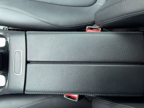 Used 2023 Mercedes-Benz GLB 250 4MATIC w/ Premium Package image 35