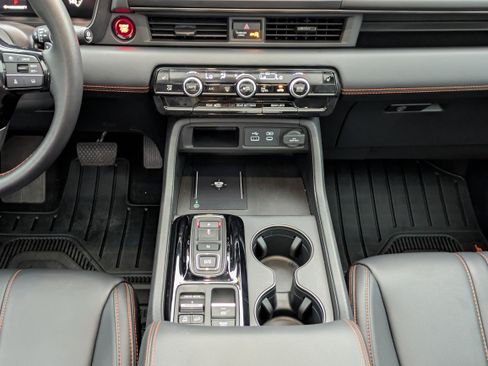 Certified 2025 Honda Pilot TrailSport image 24