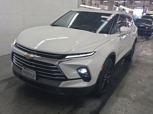 Used 2024 Chevrolet Blazer Premier w/ Enhanced Convenience Package FWD image 4