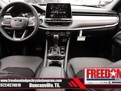 New 2026 Jeep Compass Latitude image 11