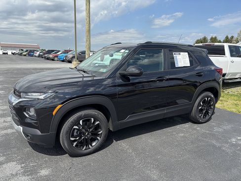 Used 2023 Chevrolet TrailBlazer LT w/ Convenience Package AWD/4WD image 2