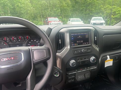 New 2026 GMC Sierra 2500 Pro w/ X31 Off-Road Package AWD/4WD image 19
