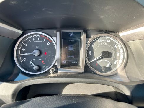 Used 2020 Toyota Tacoma Limited image 15