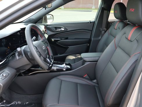 New 2026 Chevrolet Trax RS w/ Sunroof Package FWD image 9