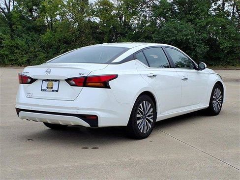 Used 2023 Nissan Altima 2.5 SV image 4