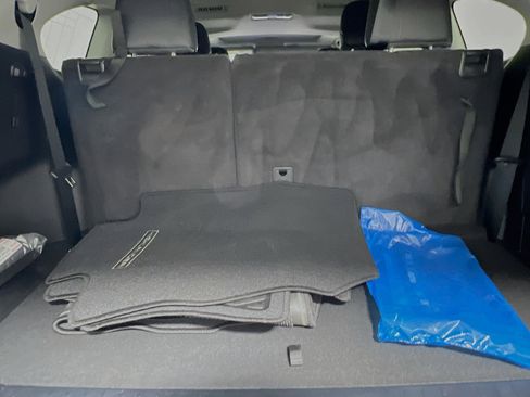 Used 2023 Toyota Highlander XLE FWD image 34