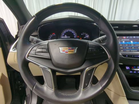 Used 2018 Cadillac XT5 FWD w/ LPO, Wheel Lock Package image 26