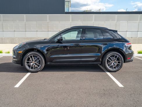 Certified 2026 Porsche Macan AWD/4WD image 2