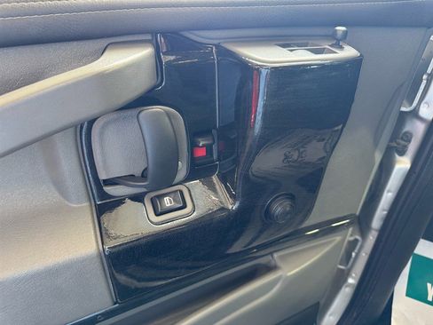 Used 2018 GMC Savana 2500 w/ Enhanced Convenience Package image 11