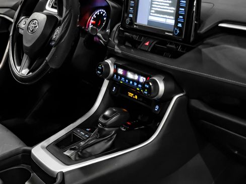 Used 2020 Toyota RAV4 XLE w/ Convenience Package FWD image 25
