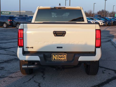 Used 2025 Toyota Tacoma TRD Off-Road image 5