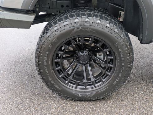 Used 2021 Nissan Titan PRO-4X w/ Pro-4x Convenience Package image 11