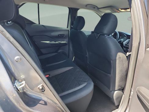 Used 2019 Nissan Kicks S image 17