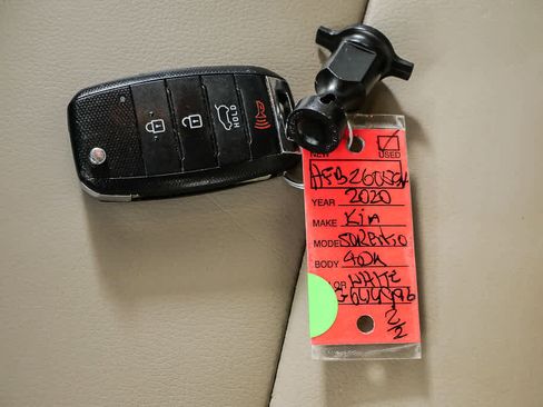 Used 2020 Kia Sorento LX image 38