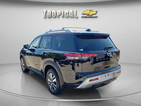 Used 2024 Nissan Pathfinder SL w/ Black Appearance Package FWD image 2