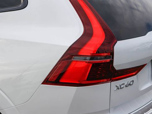New 2027 Volvo XC60 B5 Plus AWD/4WD image 10