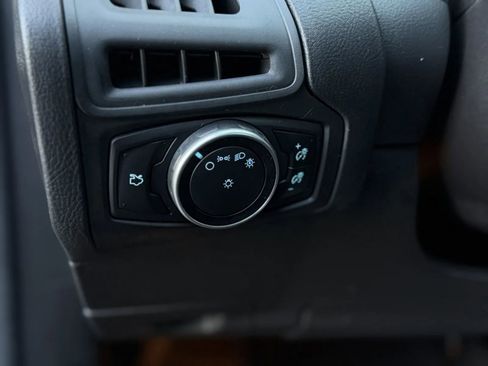 Used 2016 Ford Focus SE w/ SE Cold Weather Package image 25