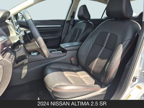 Used 2024 Nissan Altima 2.5 SR FWD image 14