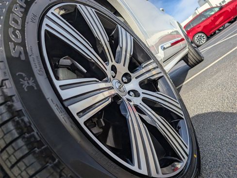 Used 2023 Volvo XC90 T8 Plus w/ Protection Package Premier image 9