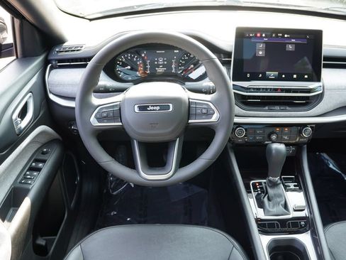 Certified 2023 Jeep Compass Latitude w/ Sun and Sound Group AWD/4WD image 19