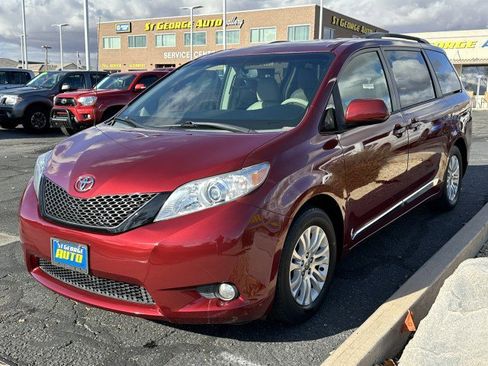 Used 2012 Toyota Sienna XLE image 7