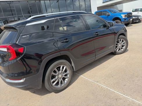 Used 2024 GMC Terrain SLT FWD image 3